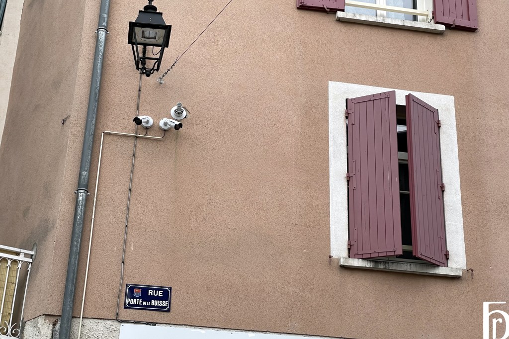 À Voiron, on dégaine les caméras plus vite qu’on ne les&nbsp;vote