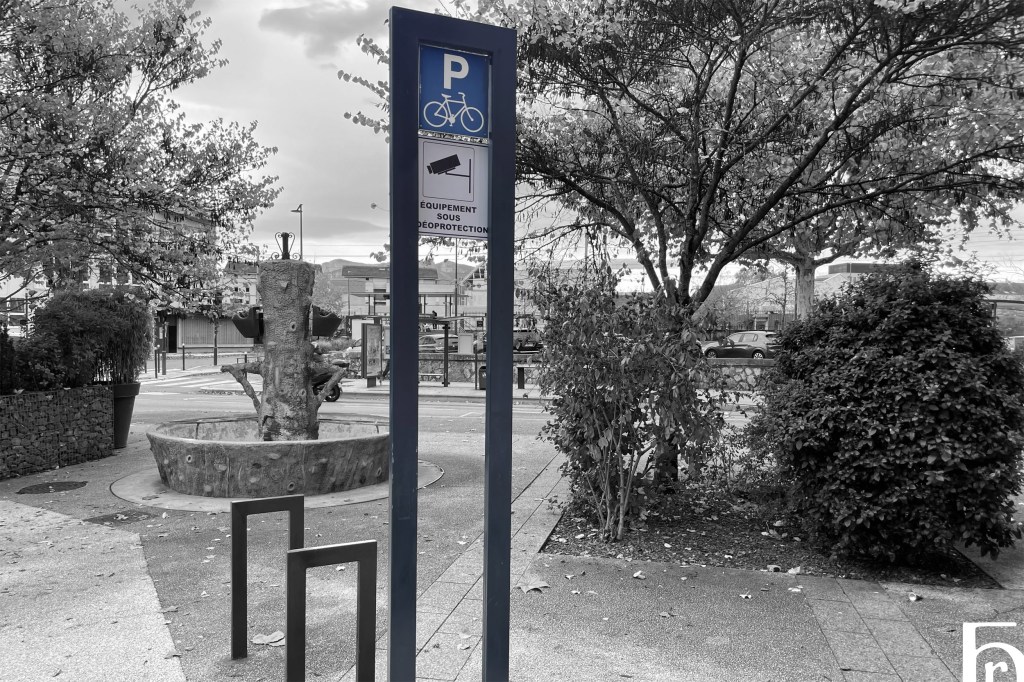 Vidéosurveillance : à Voiron, l’ironie du panneau sans&nbsp;caméra